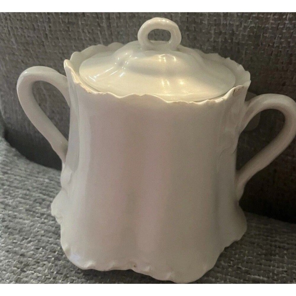 Haviland Limoges "Ranson" pattern sugar bowl & lid. Farmhouse French Porcelain